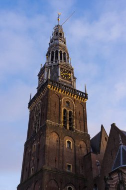 Hollanda, Amsterdam 'da şafak vakti Eski Kilise veya Oude Kerk.