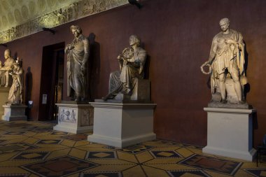 Kopenhag, Danimarka - 26 Kasım 2019: Danimarka 'nın Kopenhag kentindeki Thorvaldsens Müzesi' nde sergilenen heykeller