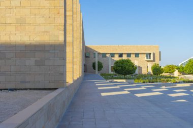 Doha, Katar - 24 Kasım 2019: Katar 'ın Doha kentindeki Carnegie Mellon Üniversitesi binasının görüntüsü.