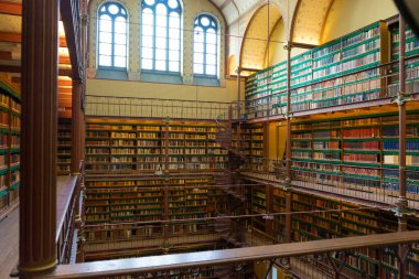 Amsterdam, Hollanda - 29 Kasım 2019: Amsterdam, Hollanda 'daki en büyük kamu sanat tarihi araştırma kütüphanesi olan Rijksmuseum Araştırma Kütüphanesi 29 Kasım 2019.