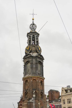 Amsterdam, Hollanda - 27 Kasım 2019: Munttoren (Naneli Kule) veya Munt Kulesi 27 Kasım 2019.
