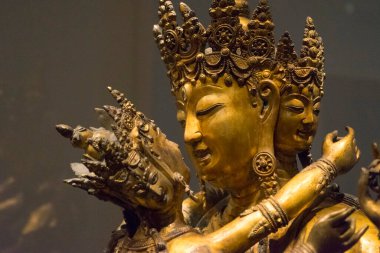 Müzedeki Altın Buda heykeli