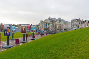 Amsterdam, Hollanda - 29 Kasım 2019: Amsterdam, Hollanda 'daki Museumplein Kraliyet Konçertosu 29 Kasım 2019.