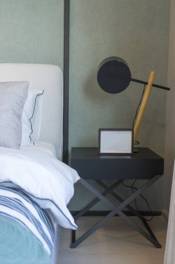 Yatak odası, İskandinav tarzında büyük bir yatak odası.