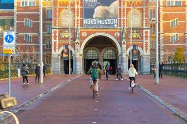 Amsterdam, Hollanda - 29 Kasım 2019: Rijksmuseum Amsterdam, Hollanda 'da güzel bir sabah gündoğumunda 29 Kasım 2019.