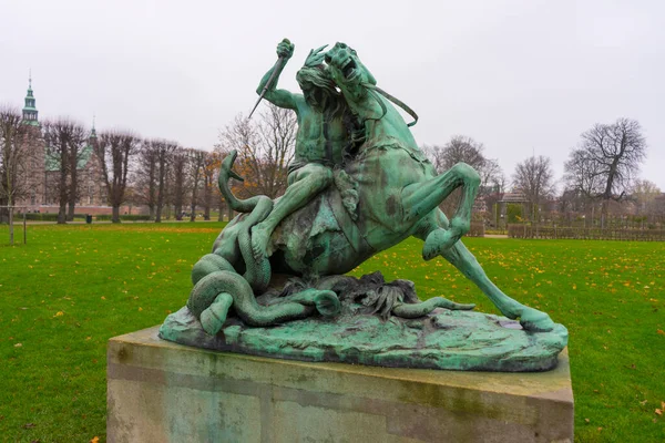 Luta Escultura Com Cobra Rosenborg Castle Gardens Kings Garden Copenhague — Fotografia de Stock
