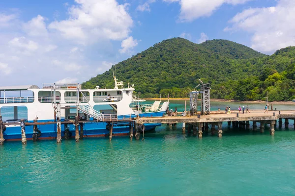 Koh Chang Thailand April 2019 Ferry Boat Pier Summer Time — Stock Photo, Image
