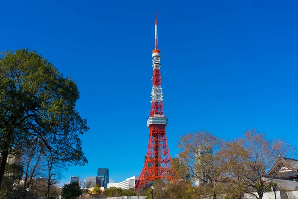 Tokio Japonia Stycznia 2020 Tokyo Tower Przeciwko Błękitnemu Niebu Tokio — Zdjęcie stockowe