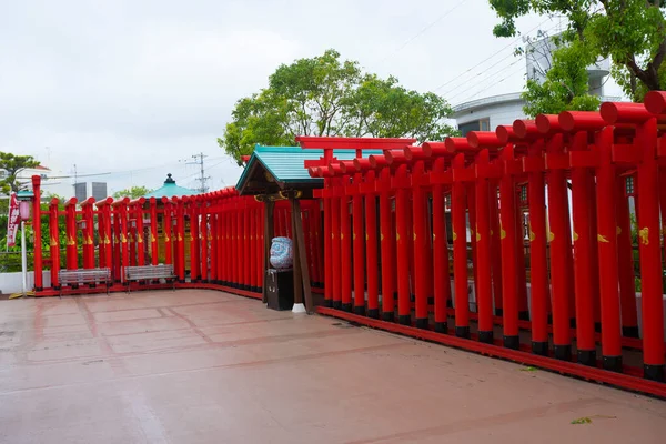 Okinawa Japão Junho 2019 Portão Tori Vermelho Sairaiin Templo Daruma — Fotografia de Stock