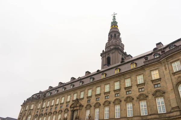 デンマークのコペンハーゲンで冬の時間のクリスチャンスボー宮殿 — ストック写真