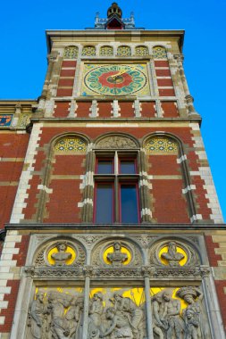 Amsterdam, Hollanda - 27 Kasım 2019: Amsterdam, Hollanda 'daki Güzel Amsterdam Merkez İstasyonu 27 Kasım 2019.