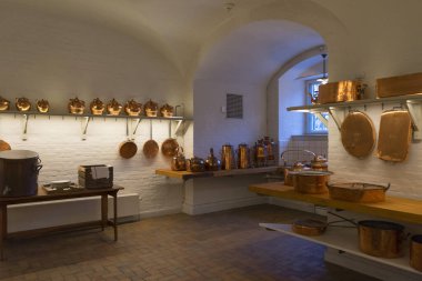 Kopenhag, Danimarka - 26 Kasım 2019: Kopenhag, Danimarka 'daki Christiansborg Sarayı' nın kraliyet mutfağının iç manzarası