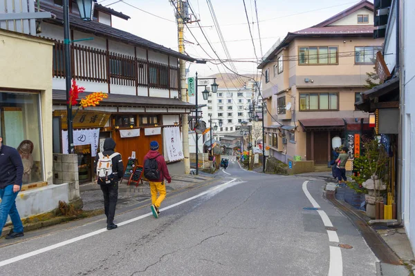 日本贡马 2019年12月18日 2019年12月18日在日本贡马Kusatsu街上行走 — 图库照片