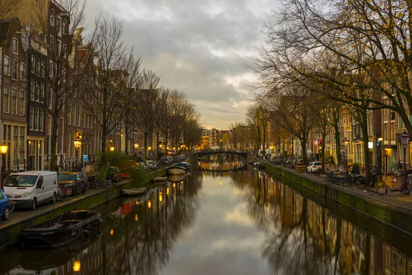 Amsterdam Netherlands Nov 2019 View Houses Boats Amsterdam Canal Twilight — Stock Photo, Image