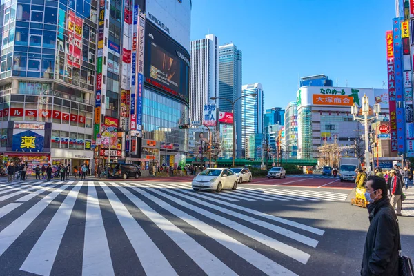 東京都 2020年1月6日 2020年1月6日東京都新宿区のビルや看板の街並 — ストック写真