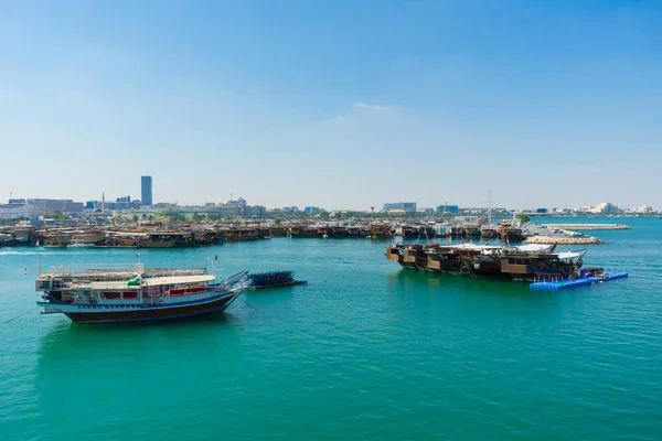 Doha Qatar Nov 2019 Barcos Tradicionales Llamados Dhows Anclados Puerto — Foto de Stock