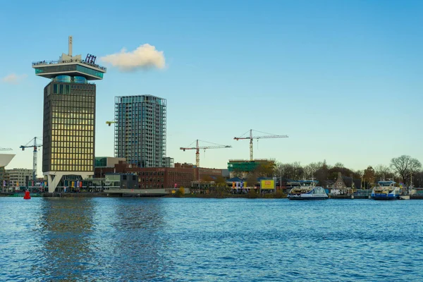 Paisaje Urbano Con Edificios Barcos Cuerpo Agua —  Fotos de Stock