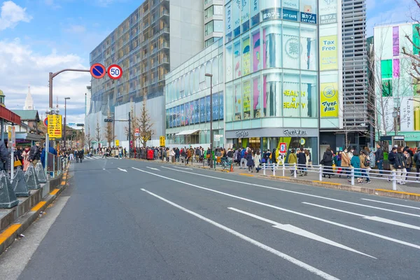 Tokio Japan Januar 2020 Menschenmassen Laufen Und Shoppen Januar 2020 — Stockfoto