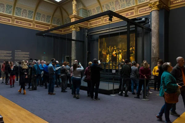 Amsterdam Netherlands Nov 2019 Visitors Looking Famous Night Watch Rembrandt — Stock Photo, Image