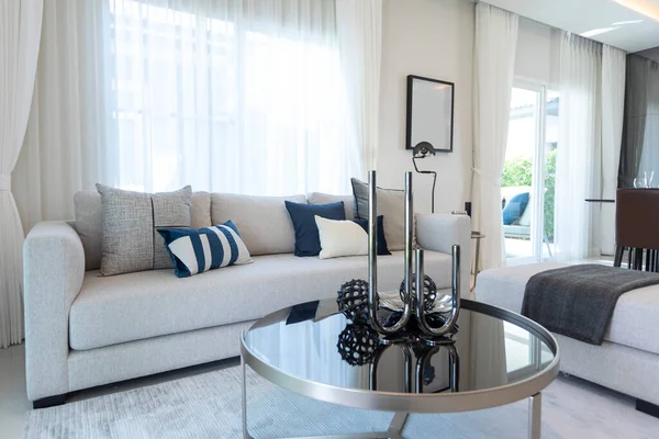 Modern oturma odası.