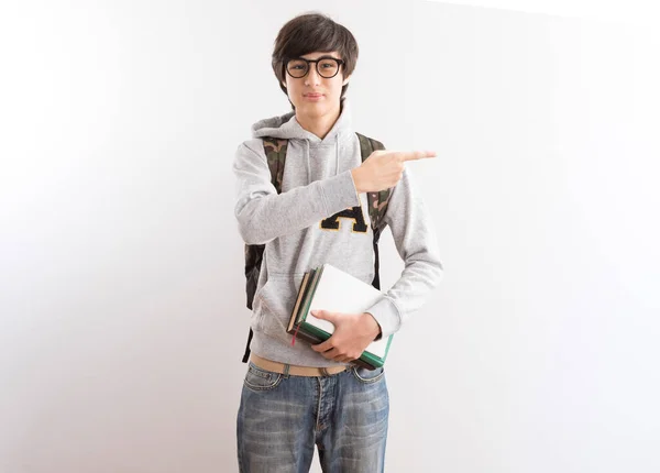 Guapo Adolescente Chico Estudiantes Llevando Mochila Libros Señalando Dedo Pie — Foto de Stock