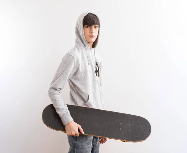 Красивый Мальчик Подросток Скейтбордом Белом Фоне — стоковое фото