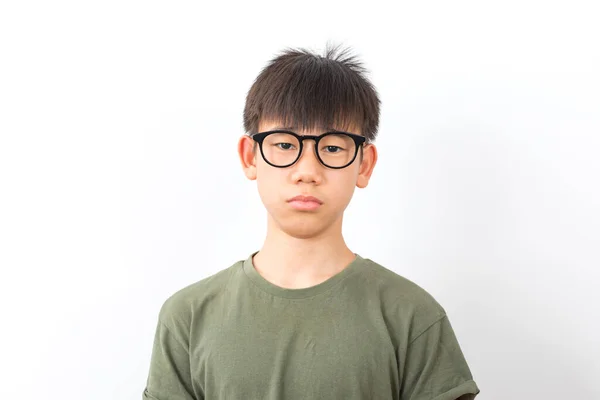 Porträt Eines Asiatischen Schuljungen Mit Brille Und Lächeln Auf Weißem — Stockfoto