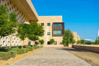 Doha, Katar - 24 Kasım 2019: Katar 'ın Doha kentindeki Northwestern Üniversitesi binasının görüntüsü