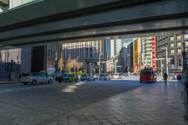 Modern Shuto Otoyolu Tokyo, Japonya 'daki eski Nihonbashi köprüsünün üzerine inşa edilmiştir. 