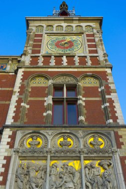 Amsterdam, Hollanda 'daki Amsterdam Merkez İstasyonu' nun güzel mimarisi