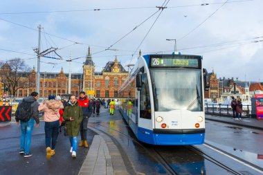 Amsterdam, Hollanda - 27 Kasım 2019: Amsterdam, Hollanda 'daki Güzel Amsterdam Merkez İstasyonu 27 Kasım 2019.