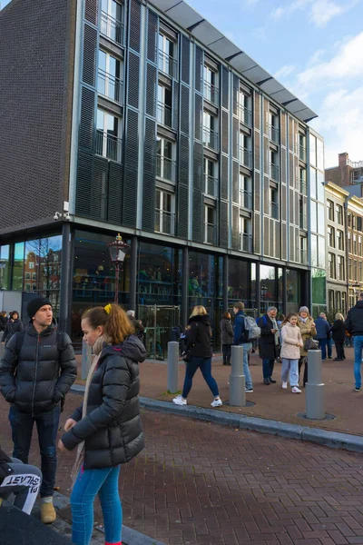 Ámsterdam Países Bajos Noviembre 2019 Mucha Gente Frente Museo Ana —  Fotos de Stock