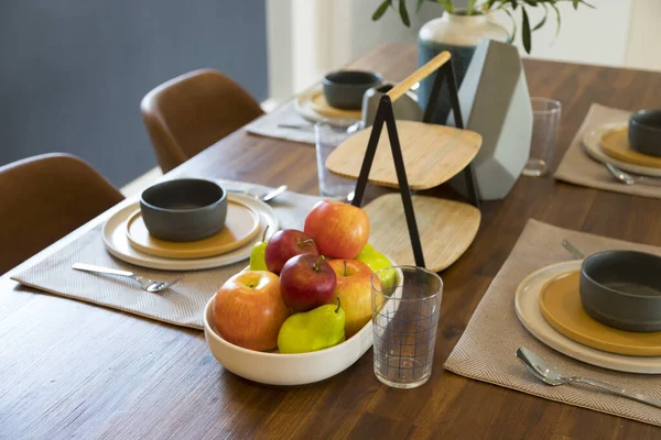 Desayuno Con Frutas Cubiertos Mesa — Foto de Stock