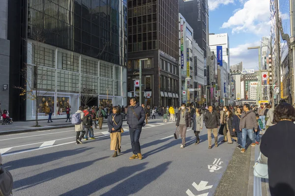 Tokyo Japan January 2020 Unidentified People Walking Relaxing Ginza Street — Stock Photo, Image