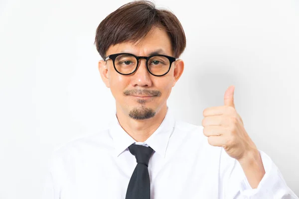 Feliz Adulto Asiático Hombre Usando Gafas Buscando Sonrisa Blanco Fondo —  Fotos de Stock