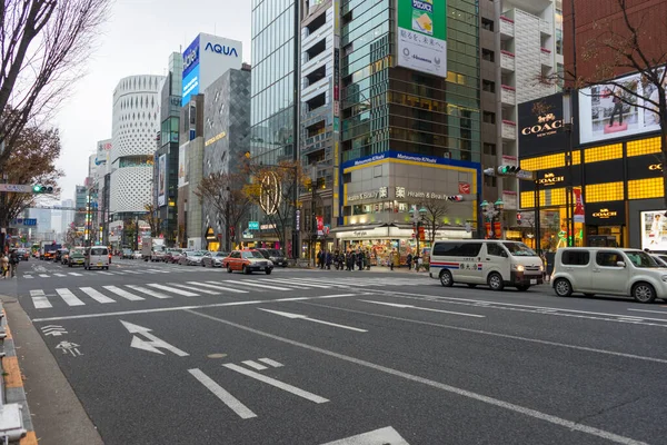 東京都 2019年12月17日 有楽町駅近くの銀座商店街の眺め — ストック写真