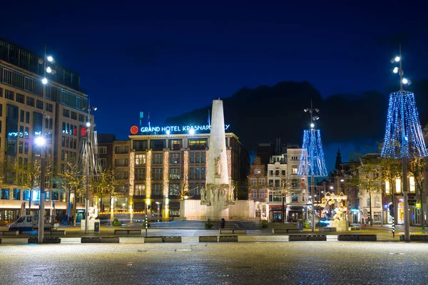 Grand Hotel Krasnapolsky Yakınlarındaki Çeşmelerin Gece Manzarası Amsterdam Hollanda — Stok fotoğraf