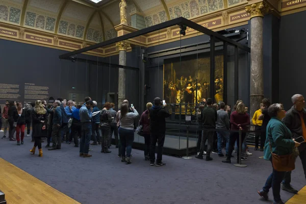 Amsterdam Nov 2019 Bezoekers Kijken Naar Beroemde Night Watch Van — Stockfoto