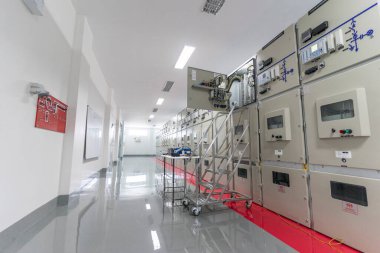 Fabrikadaki elektrik santrali.