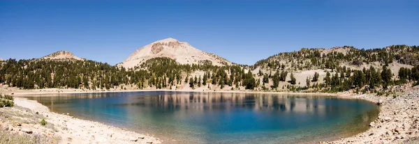 Helen göl & mount shasta — Stok fotoğraf