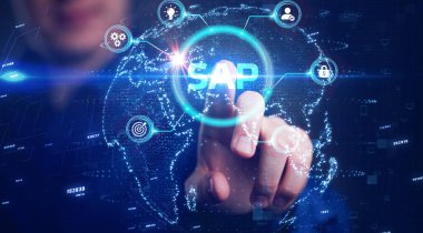 Sanal ekran veri merkezinde SAP Sistem Yazılım Otomasyonu kavramı. İş, modern teknoloji, İnternet ve ağ kurma kavramı.