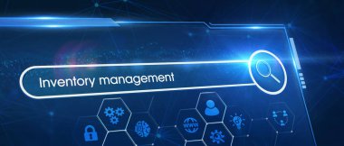 İş, Teknoloji, İnternet ve ağ konsepti. Genç işadamı geleceğin sanal ekranı üzerinde çalışıyor ve yazıyı görüyor: envanter yönetimi