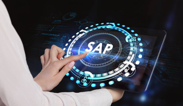 Концепция SAP System Software Automation на виртуальном экране центра обработки данных. Бизнес, современные технологии, Интернет и сетевая концепция.