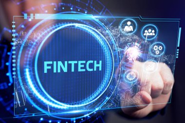Fintech-Finansal Teknoloji Konsepti. Genç iş adamı sanal ekranda Fintech simgesini seçiyor..