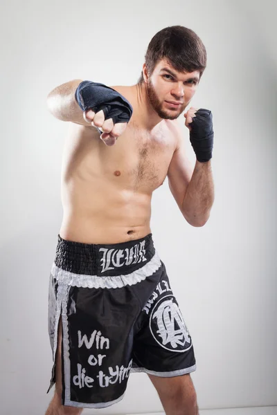 Thai boxning Artem Levin i studio — Stockfoto