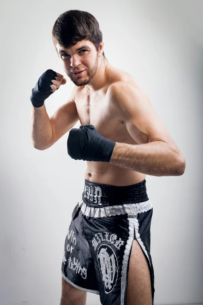 Boxe thaïlandaise Artem Levin en studio — Photo