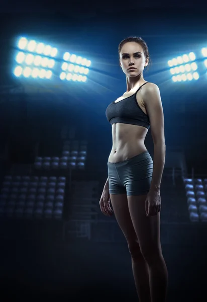 Flicka idrottsman med atletisk figur — Stockfoto