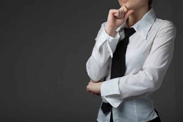 Mujer de negocios sobre un fondo gris — Foto de Stock