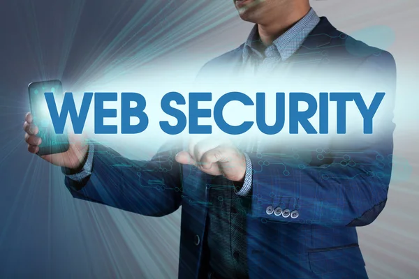 Businessman preme il pulsante di sicurezza web su schermi virtuali. Busi — Foto Stock