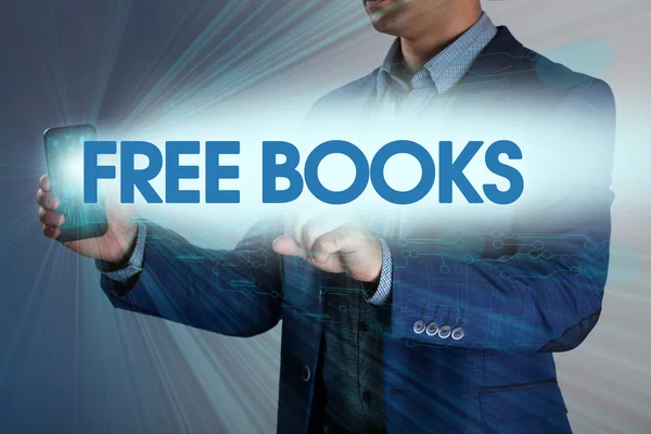 Zakenman persen de gratis boeken knop op virtuele schermen. Busine — Stockfoto